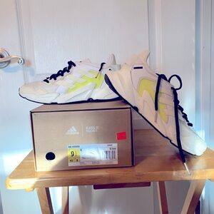 NWT-Karlie Kloss Adidas running sneakers